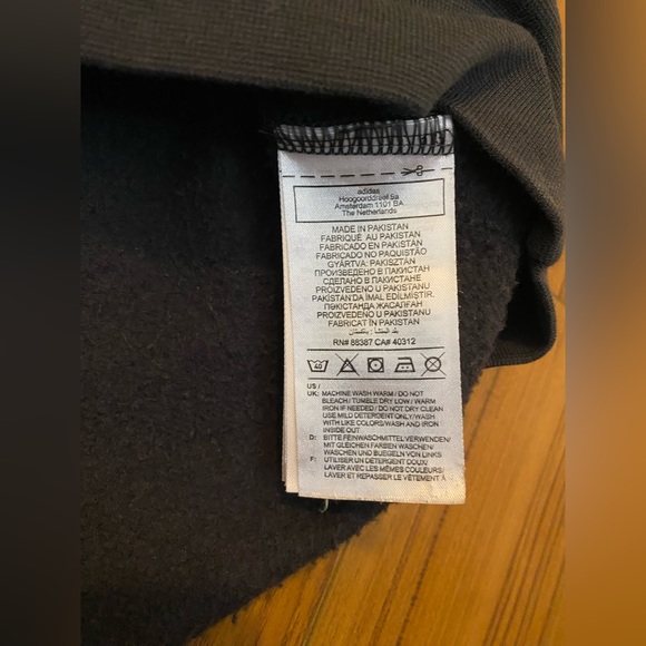 Woman’s Adidas Linear Script Hoodie Size Large - Picture 6 of 7